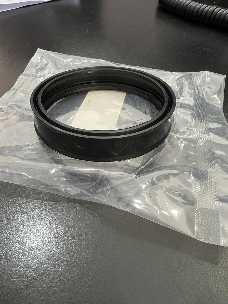 Shaft seal to suit Mercedes Actros