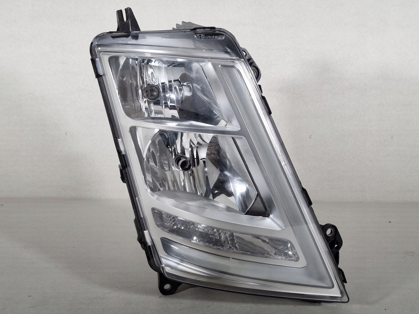 Buy online Headlight to suit Volvo FH14 RHS in Victoria | Hume Truck Parts